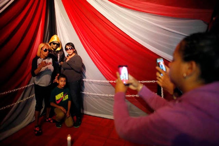 Dead Boxer's Body Propped Up In Fake Boxing Ring For Wake