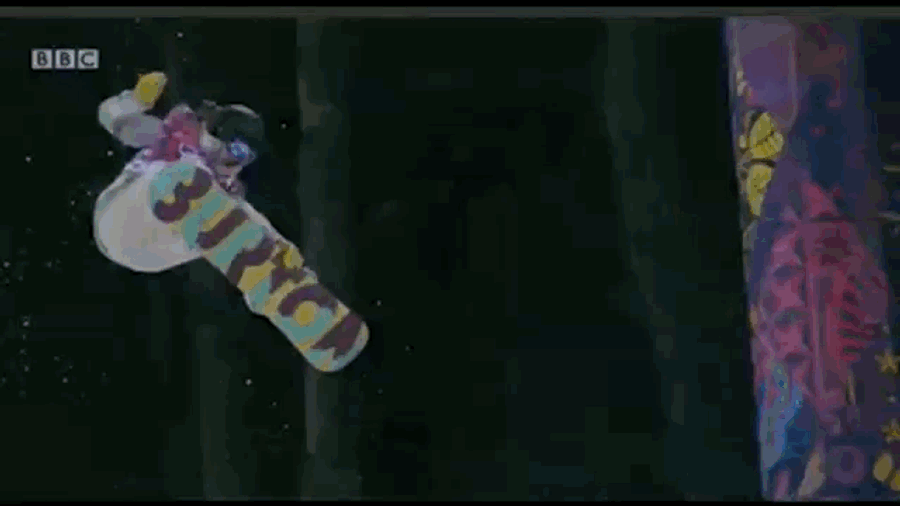 Kelly Clark Wipes Out On First Run In Halfpipe Final