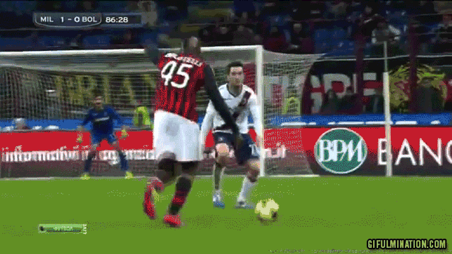 Mario Balotelli Kicks Ball Really Hard