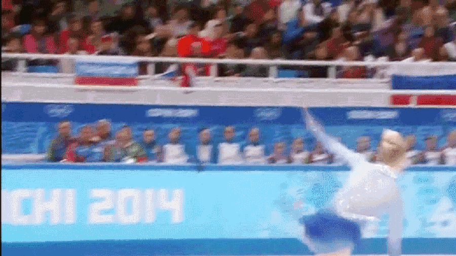 Russian Figure Skating Fans Applaud Gracie Gold's Fall