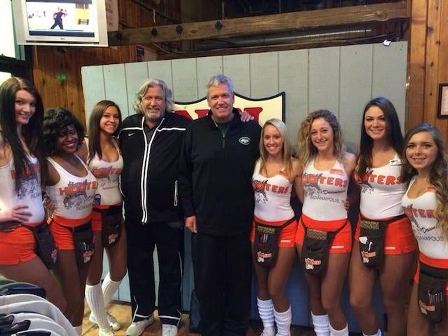 Rex And Rob Ryan Hit Up Hooters, Because Of Course They Do