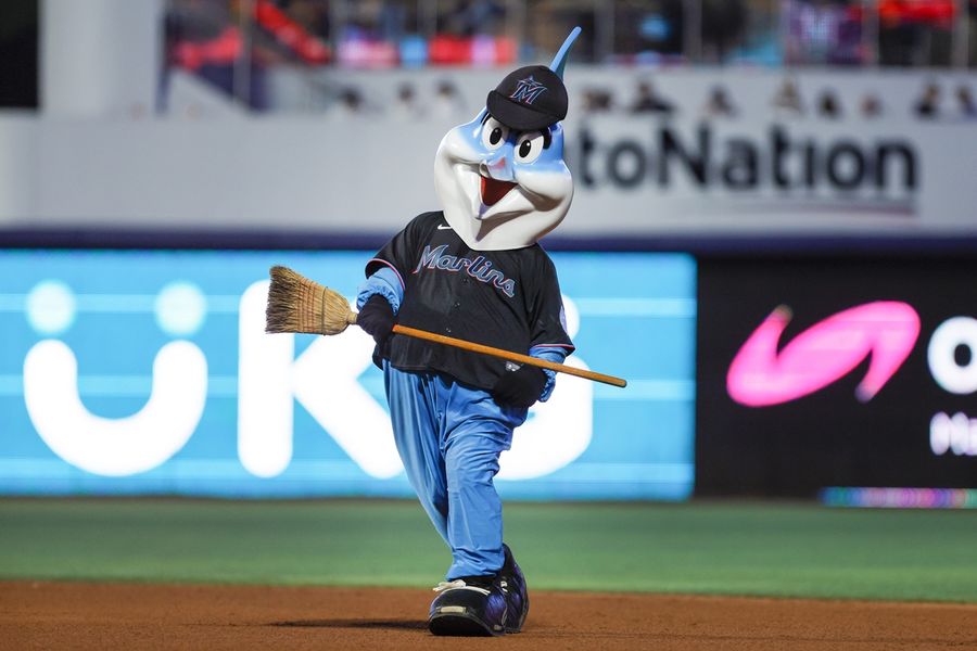 Informe: Los Marlins reestructurarán sus operaciones y reemplazarán a más de 70 empleados