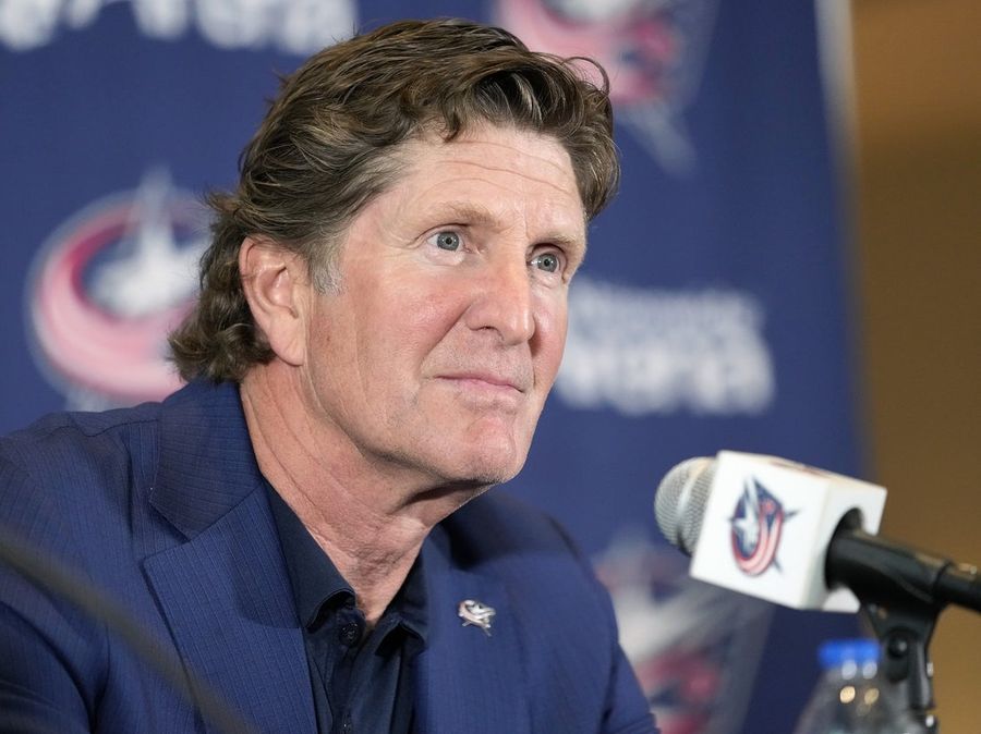 Según informes, los Oilers están considerando a Mike Babcock como su próximo entrenador.