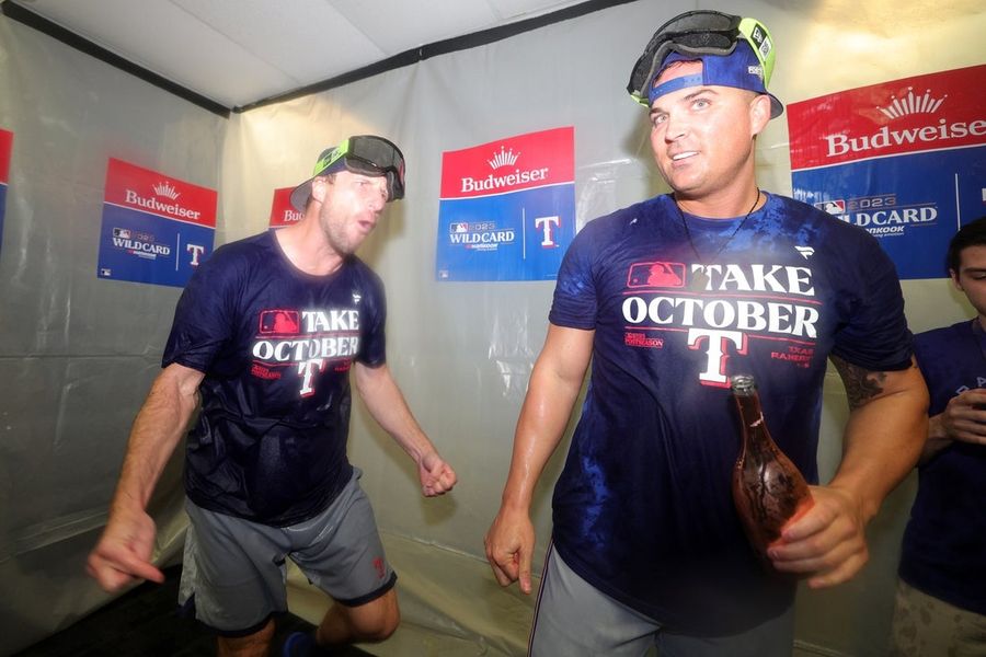 Los Rangers despiden al coordinador ofensivo Donnie Ecker