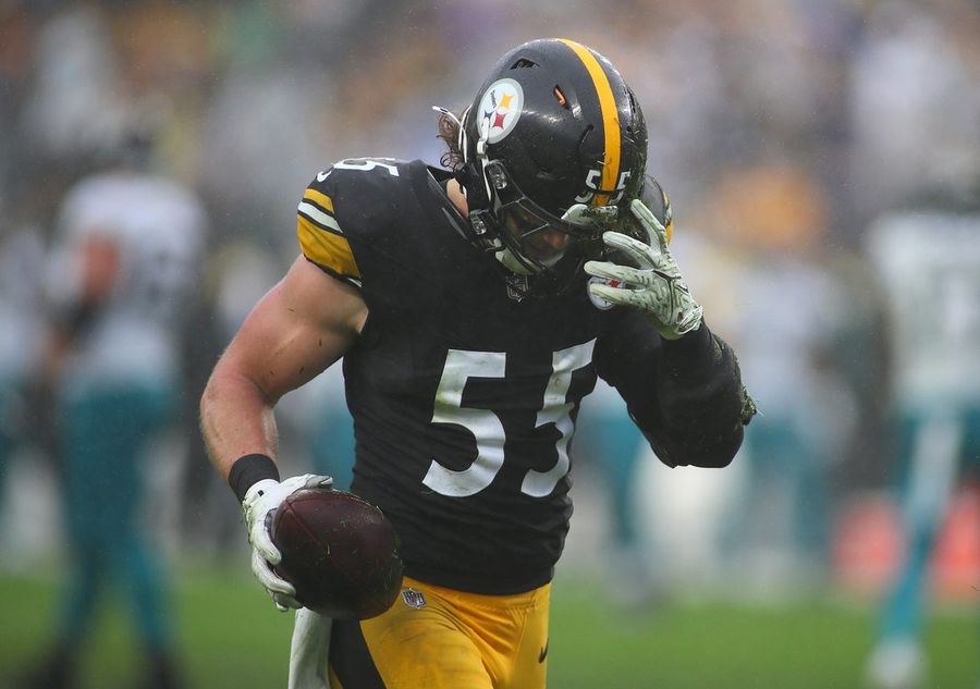 El linebacker de los Steelers, Cole Holcomb, y el safety Chuck Clark están de baja por enfermedad.