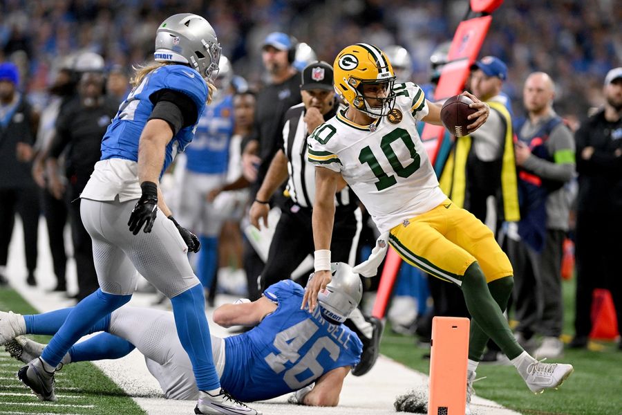 NFL: Green Bay Packers at Detroit Lions
