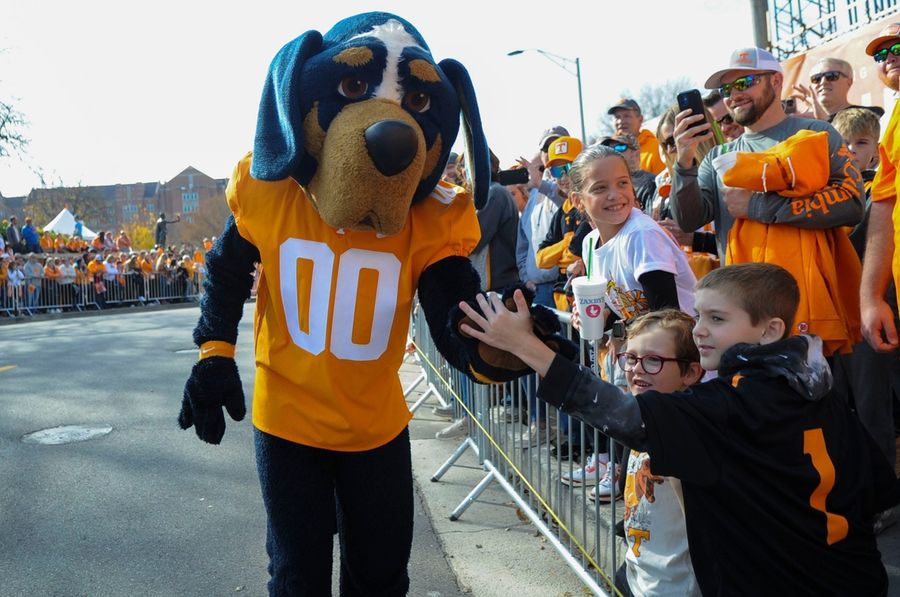 Tennessee lands commitment of No. 1 OT David Sanders Jr. 