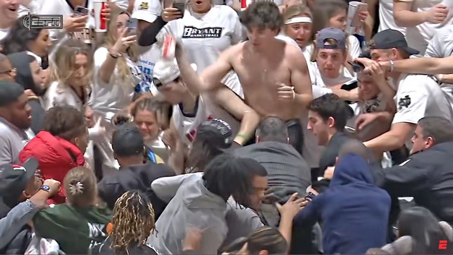 Students brawl in final minutes of Wagner-Bryant blowout