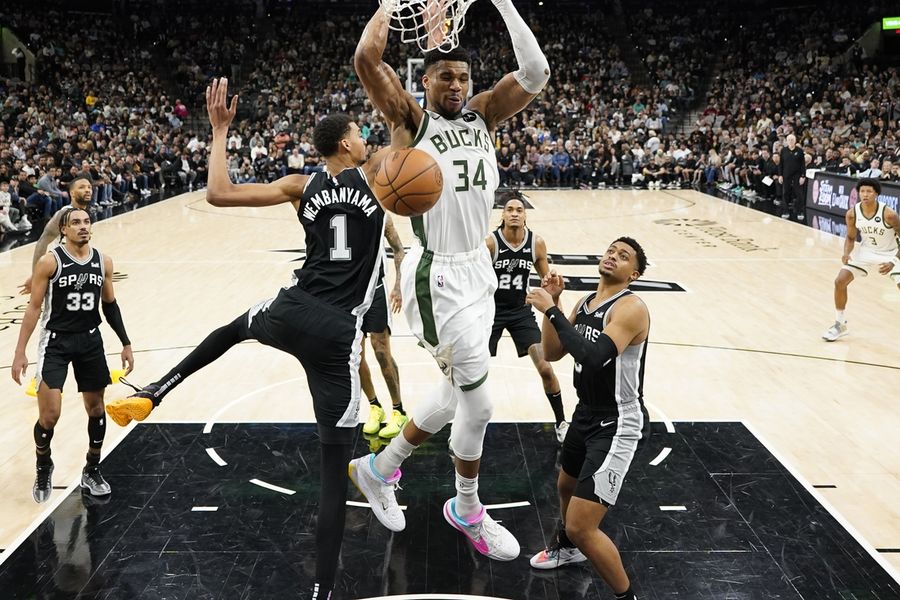 NBA: Milwaukee Bucks at San Antonio Spurs