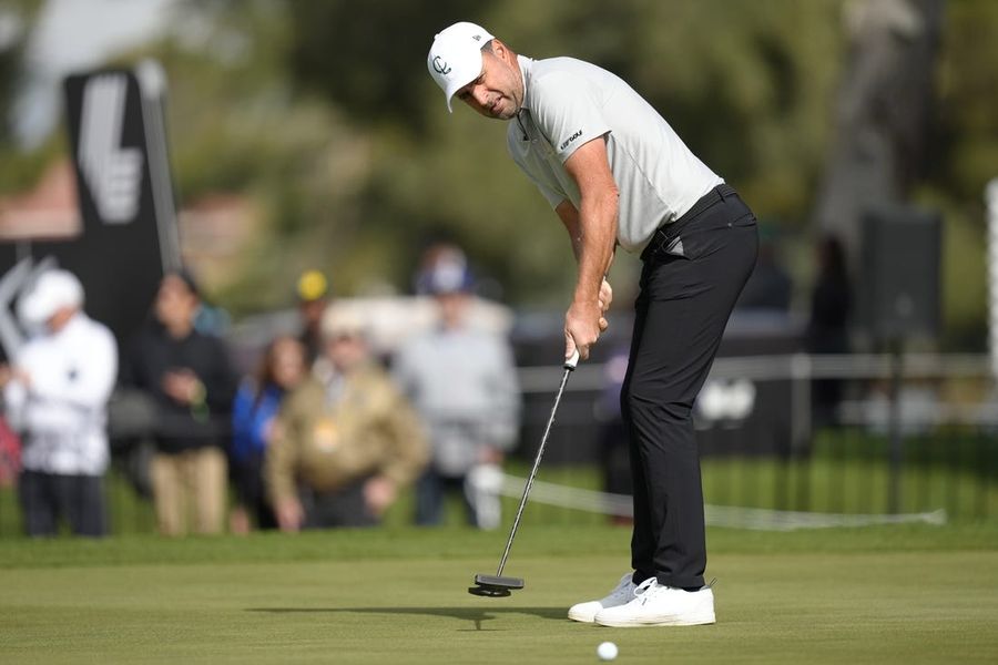 Richard Bland still on top at Senior PGA Championship