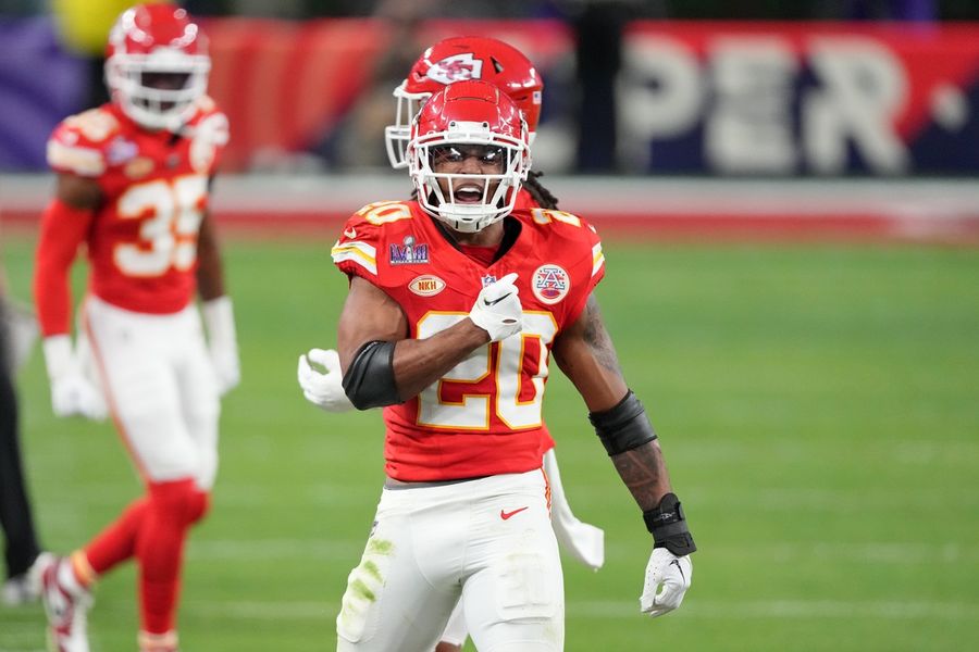 Deadspin | Chiefs S Justin Reid phải ngồi ngoài vì chấn thương tứ đầu đùi phải