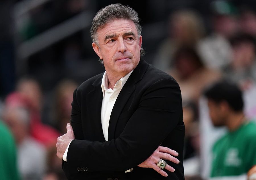 El propietario de los Celtics contempla un precio de venta récord en la industria