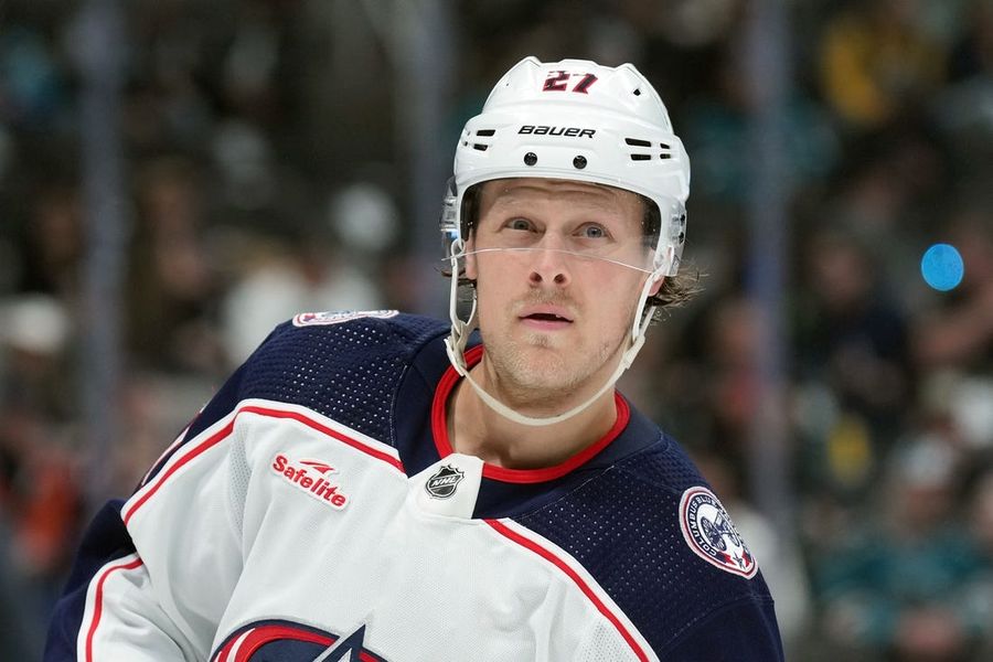 Panthers y D Adam Boqvist acuerdan contrato por un año
