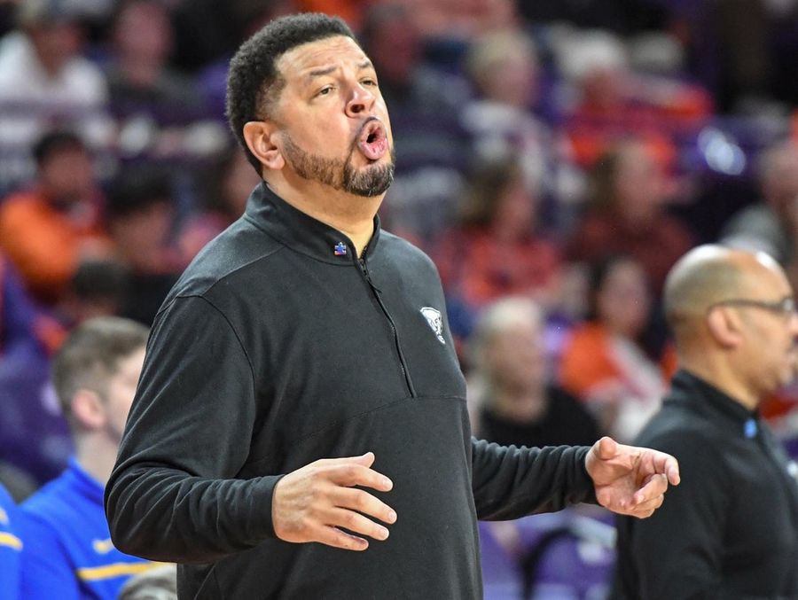 Longwood puts up a fight before Pitt pulls away