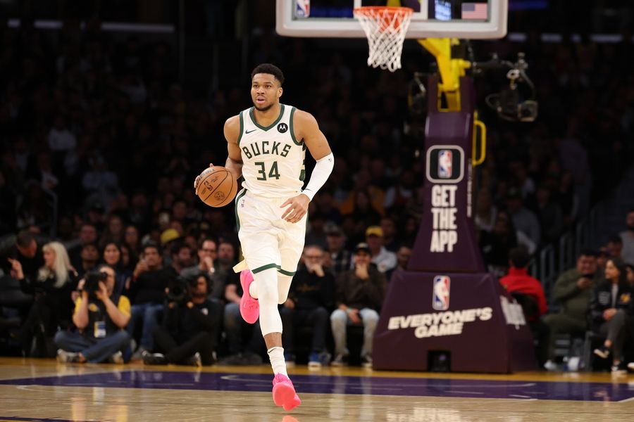 NBA: Milwaukee Bucks at Los Angeles Lakers