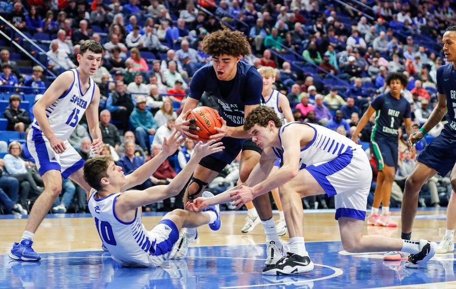 Kentucky lands in-state recruit C Malachi Moreno