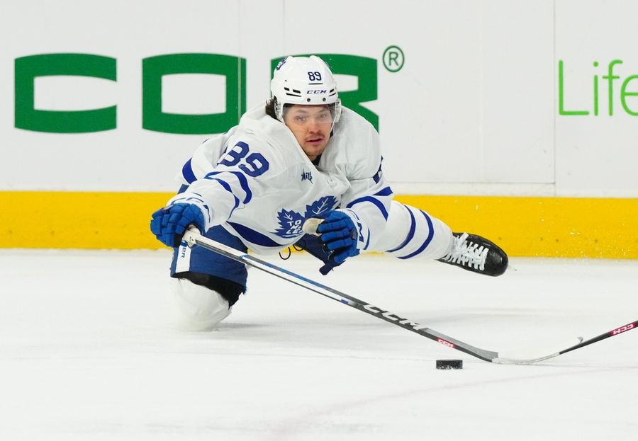 Maple Leafs re-sign F Nick Robertson to 1-year deal