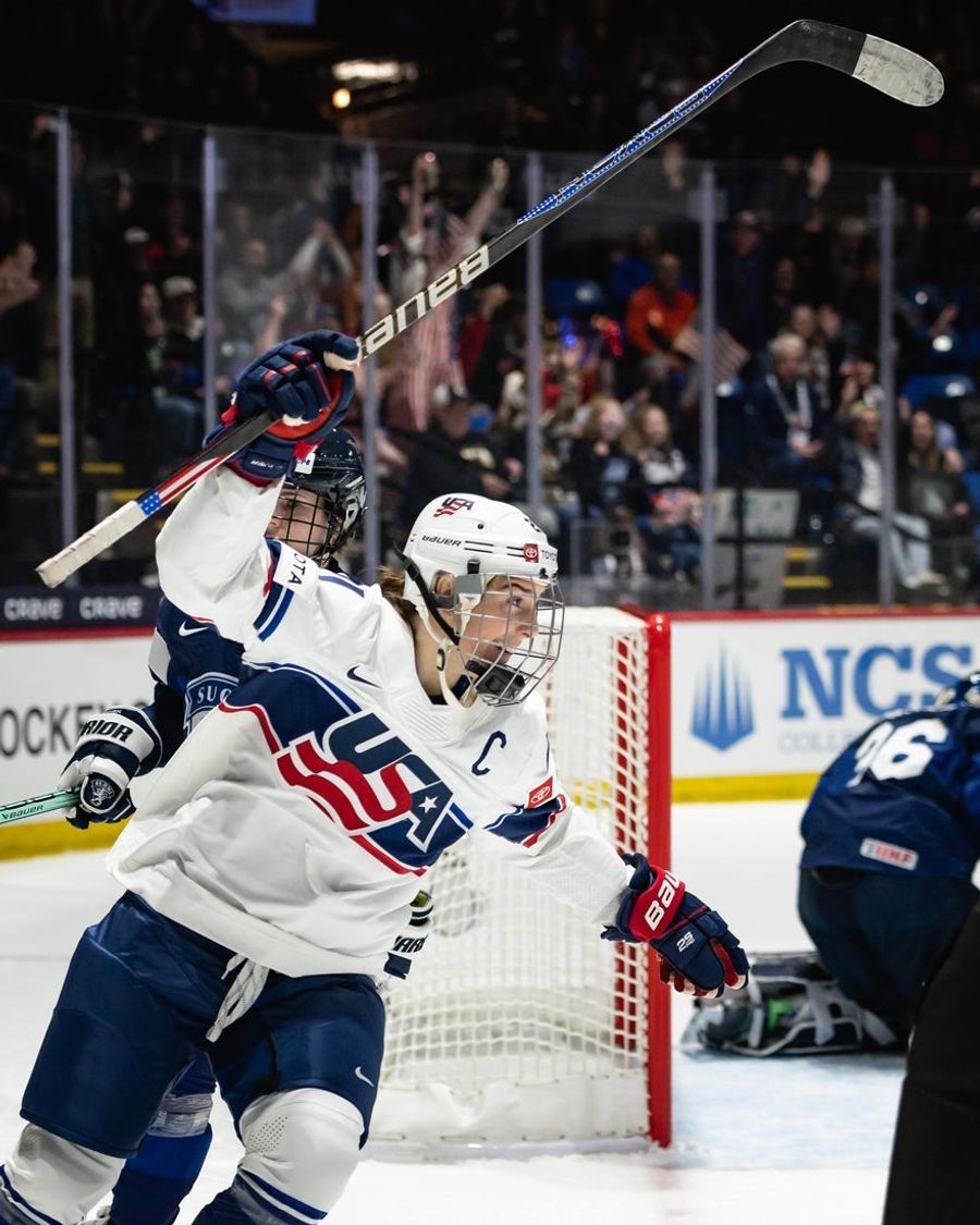 Star F Hilary Knight signs with expansion Seattle franchise
