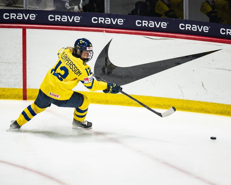 Sirens sign D Maja Nylen Persson to extension