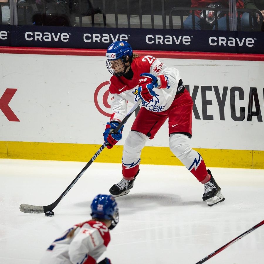 Fleet sign Czech Olympian Noemi Neubauerova