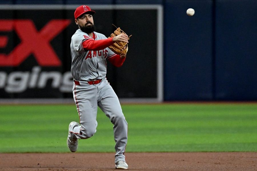 Angelinos activan a Anthony Rendon, compañero de DFA INF Miguel Sano