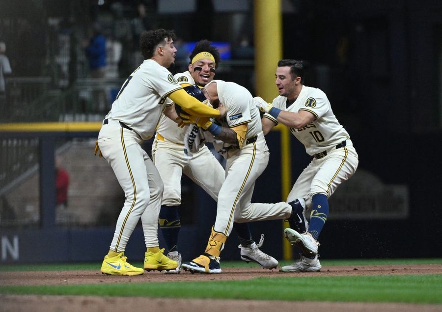 MLB: New York Yankees at Milwaukee Brewers