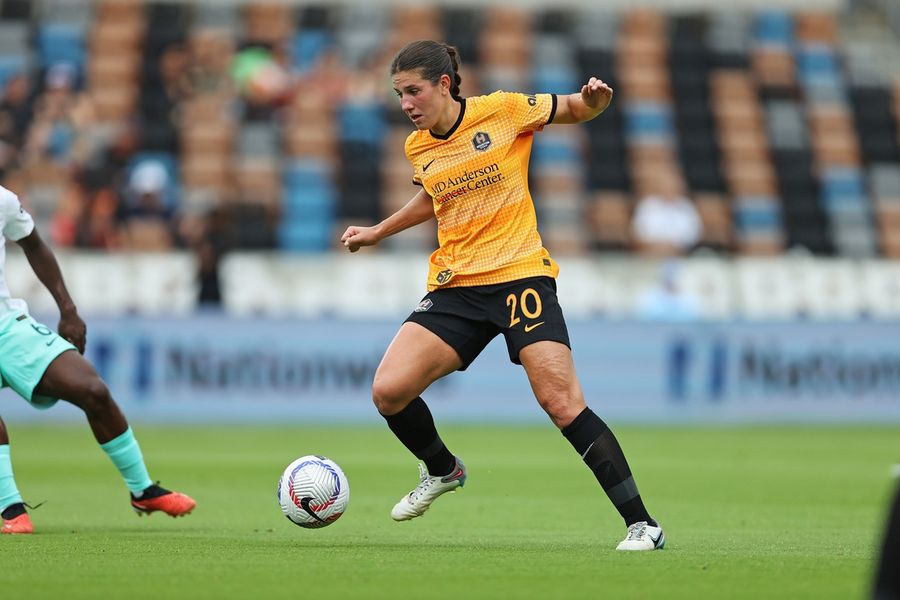 Dash deal midfielder Sophie Hirst to Thorns