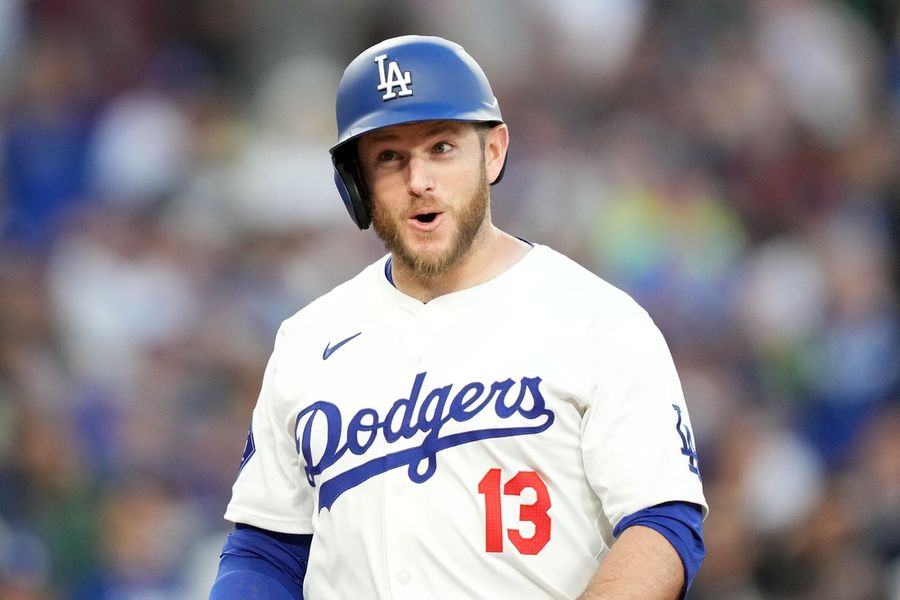 Dodgers activate INFs Max Muncy, Tommy Edman from IL