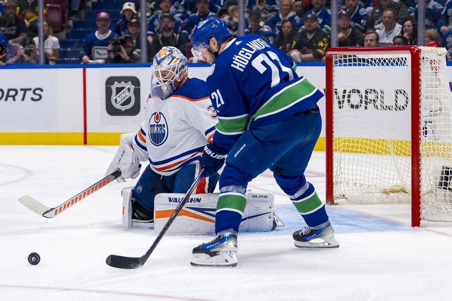 Oilers sign G Calvin Pickard to two-year extension