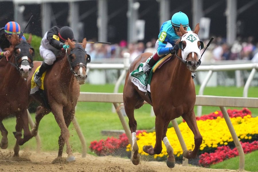 Favored Gun Song flexes dominance in Black-Eyed Susan triumph