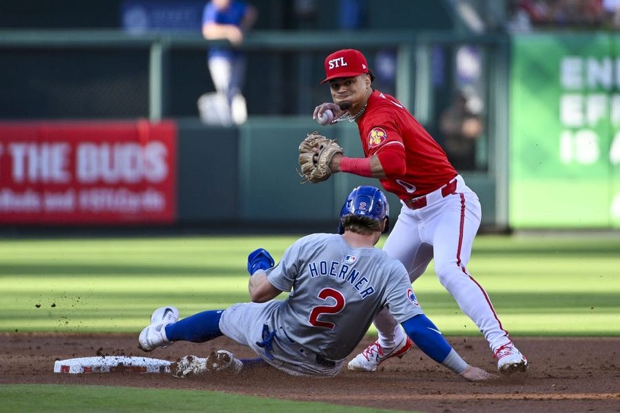 Cards hold off Cubs in NL Central showdown 