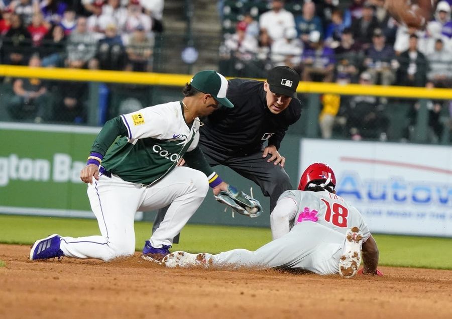 Phillies score 6 runs in 9th to rally past Rockies