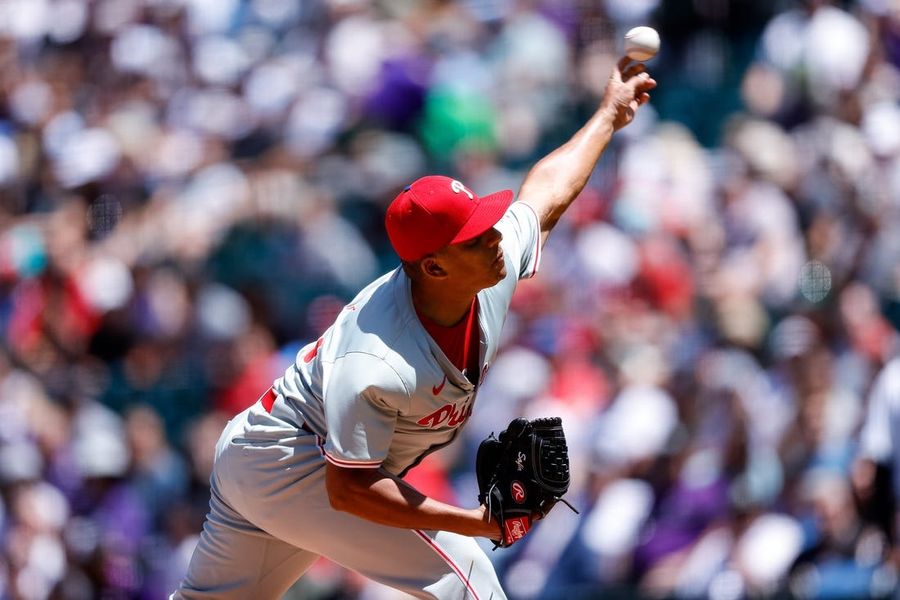 Phillies LHP Ranger Suarez injures hand on line drive vs. Cards
