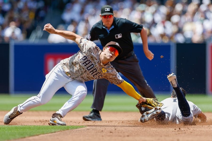 Padres post 4-run sixth, cool off Yanks to avoid sweep