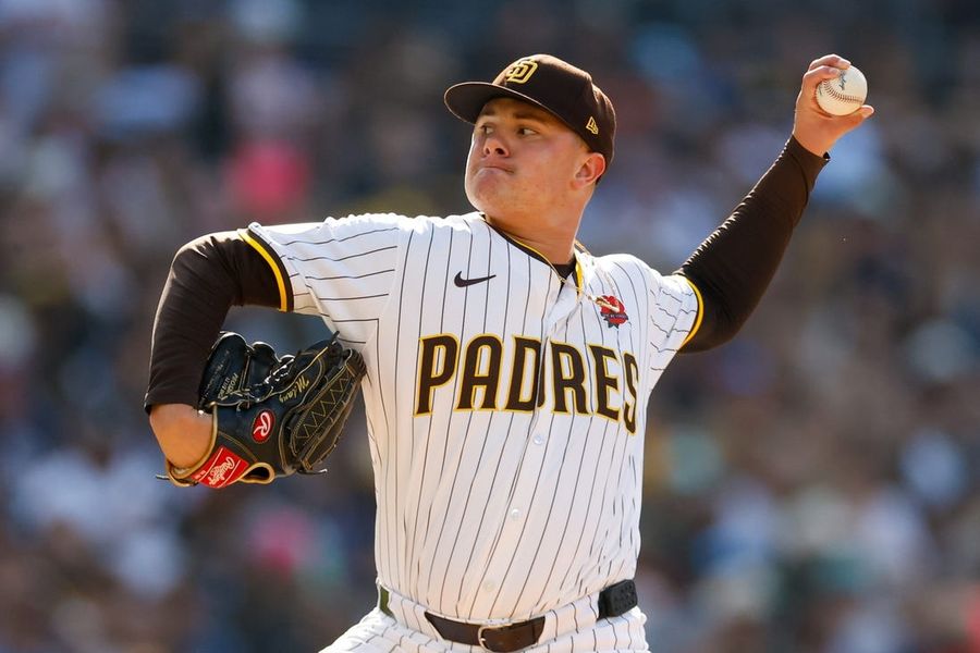 Padres take advantage of errors to top Marlins 