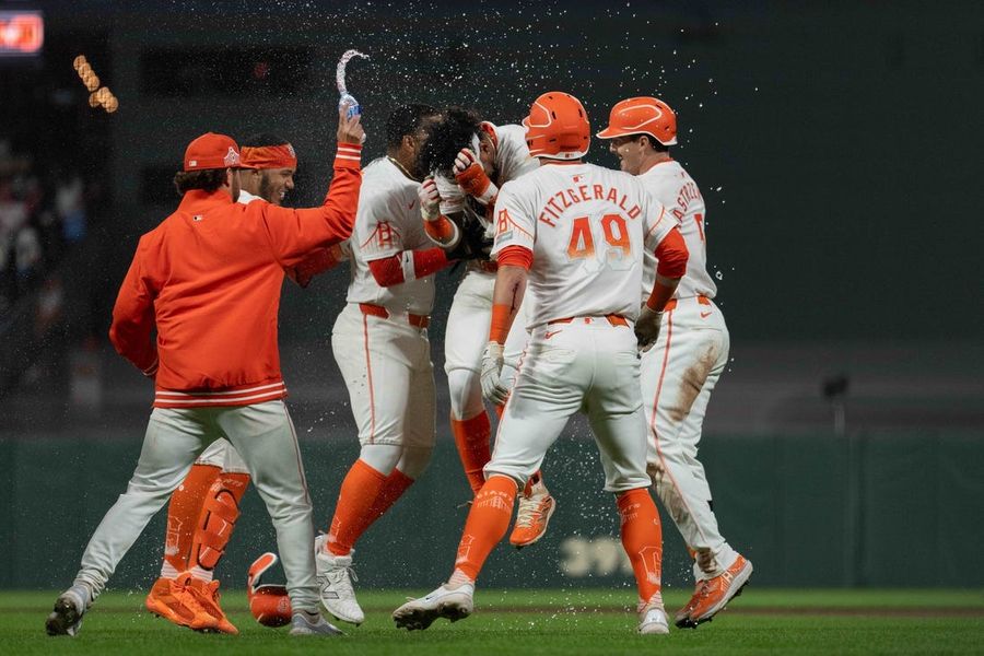 MLB roundup: Giants slide past Phillies 1-0 in 10