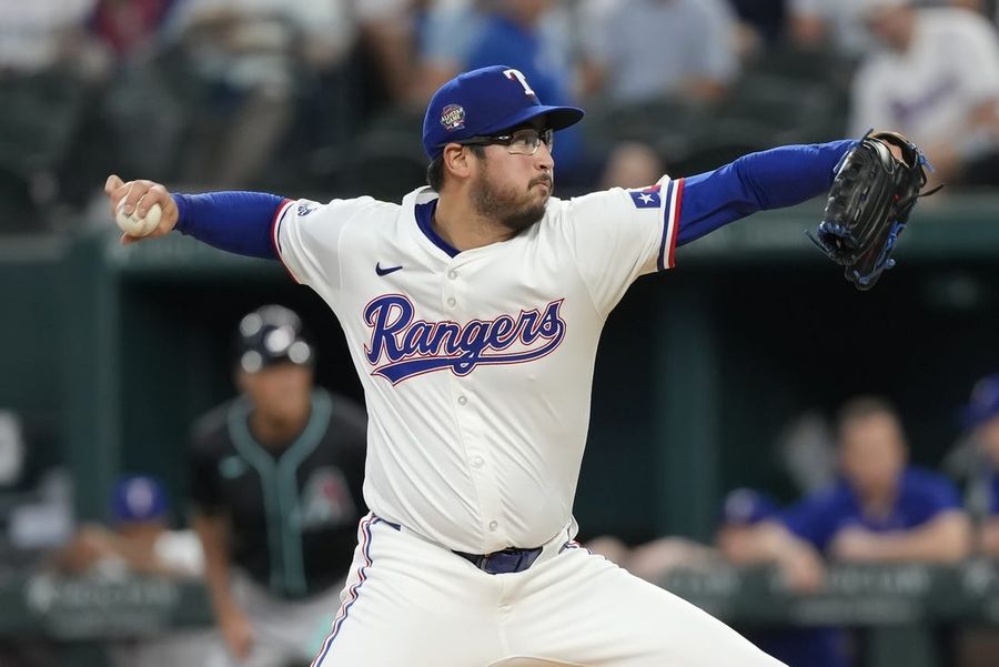 Rangers topple Diamondbacks for third straight win