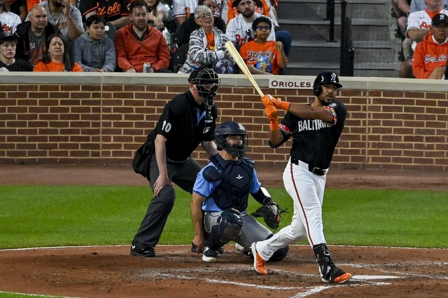 Surging Orioles edge Rays to open 3-game series