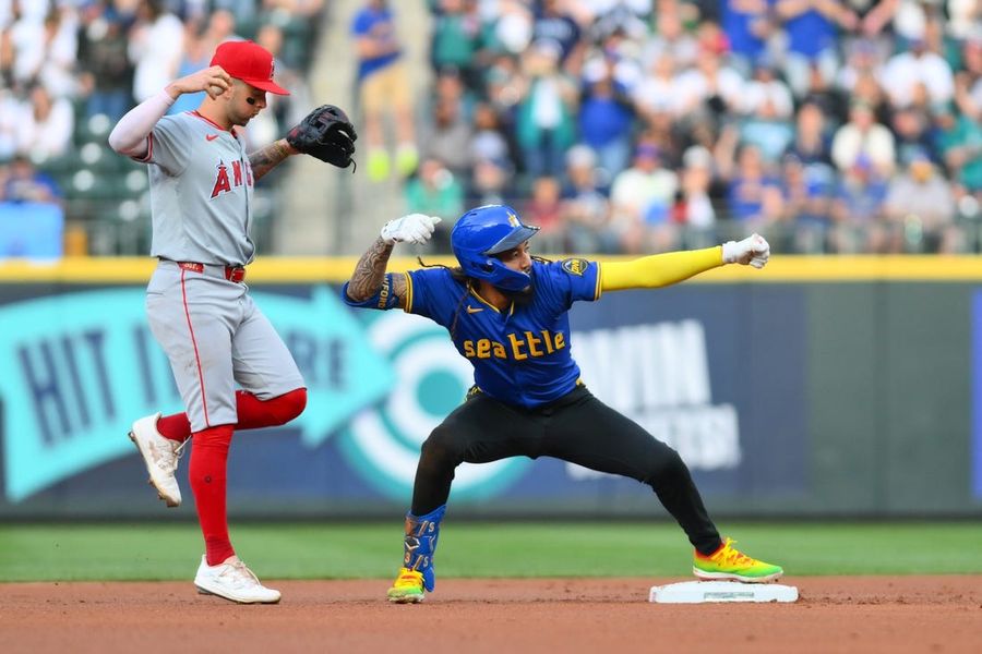 Mariners overcome Angels' pinch-hit slam to win 5-4
