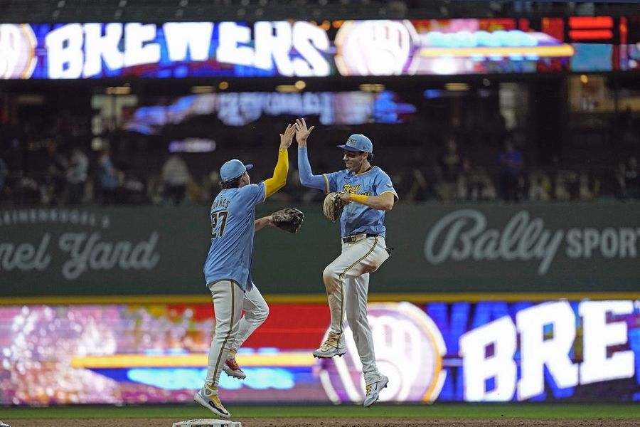 Brewers bid to hand White Sox 10th straight defeat