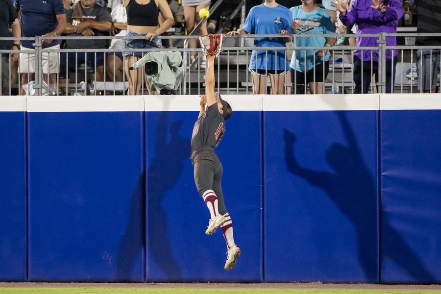 Stanford rolls past Oklahoma State in WCWS elimination game