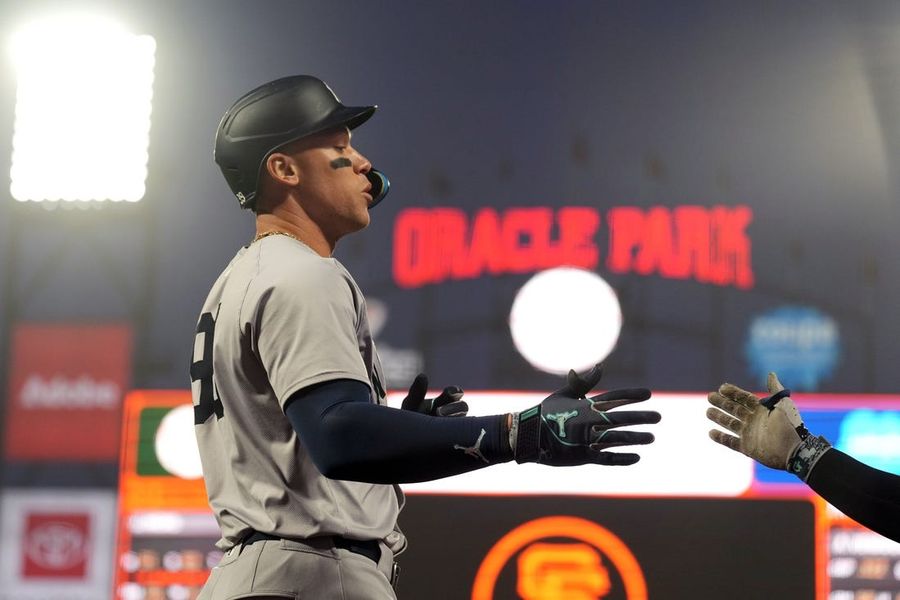 Yankees' Aaron Judge makes himself right at home vs. Giants
