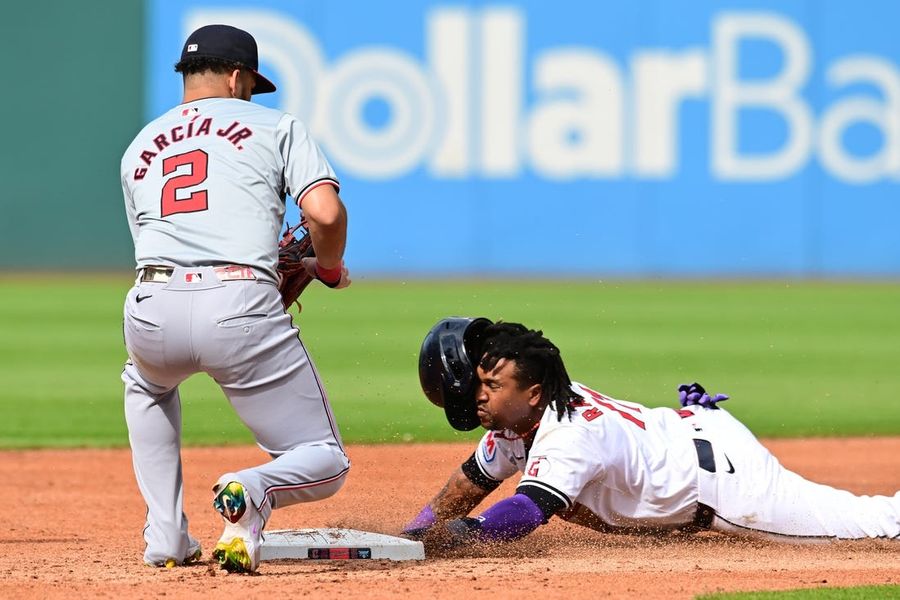 Guardians edge Nationals, extend home dominance