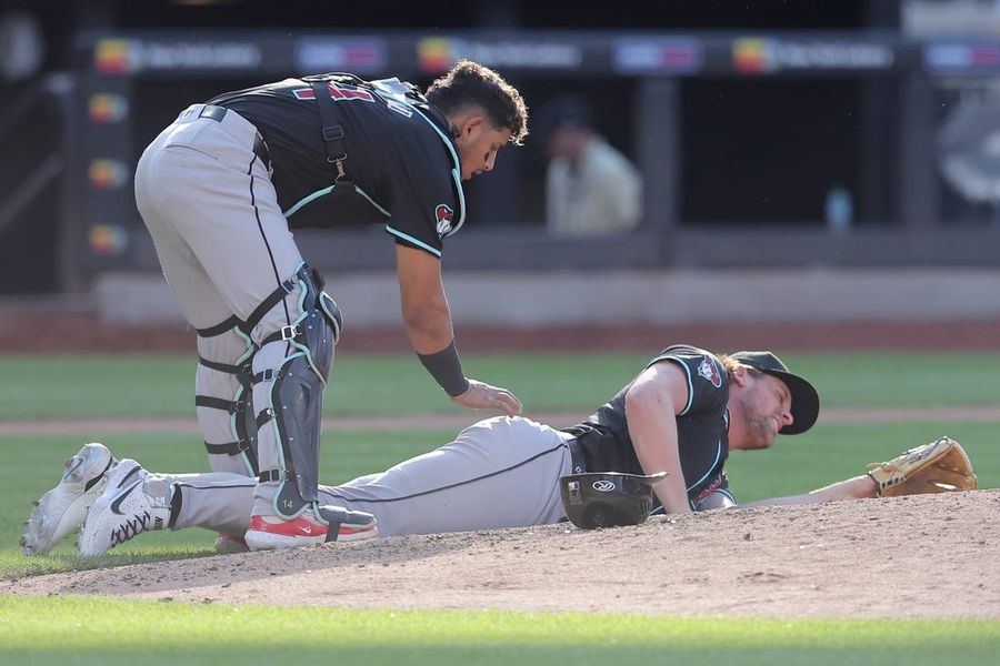 D-backs RHP Kevin Ginkel (knee) exits after comebacker