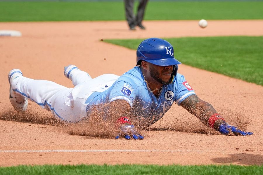 Royals score 3 in ninth to shock Padres, avoid sweep