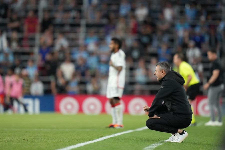 FC Dallas dismiss coach Nico Estevez
