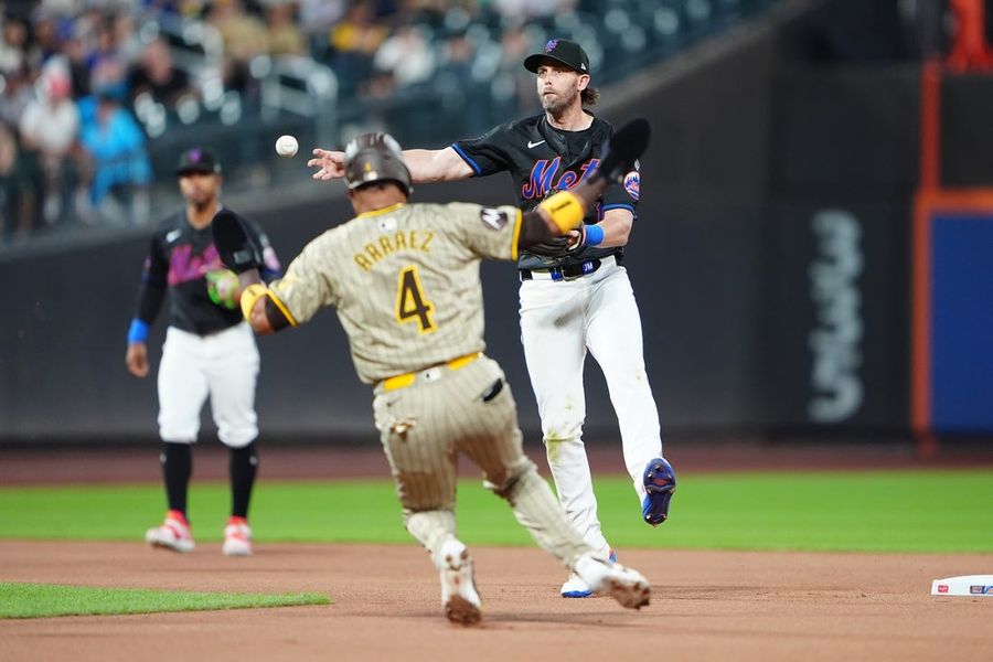 5 Mets pitchers make two runs stand up against Padres