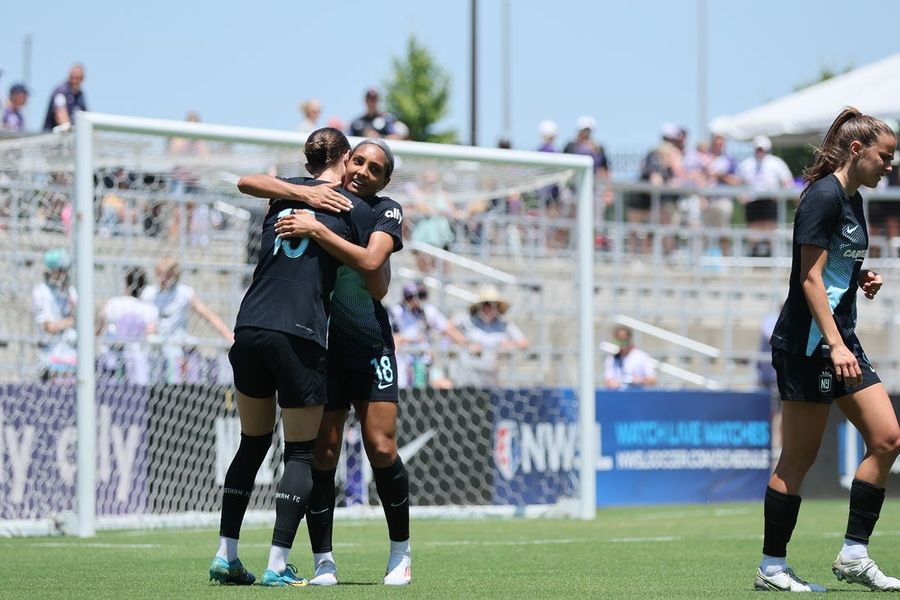 Gotham dumps Louisville to extend winning streak