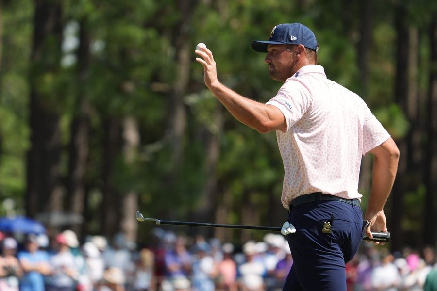 Bryson DeChambeau fires 67 to emerge atop U.S. Open