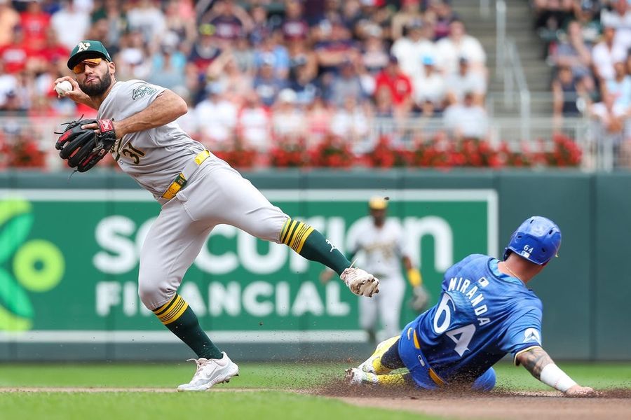 Carlos Correa (2 HRs), Twins topple A's in twin-bill opener